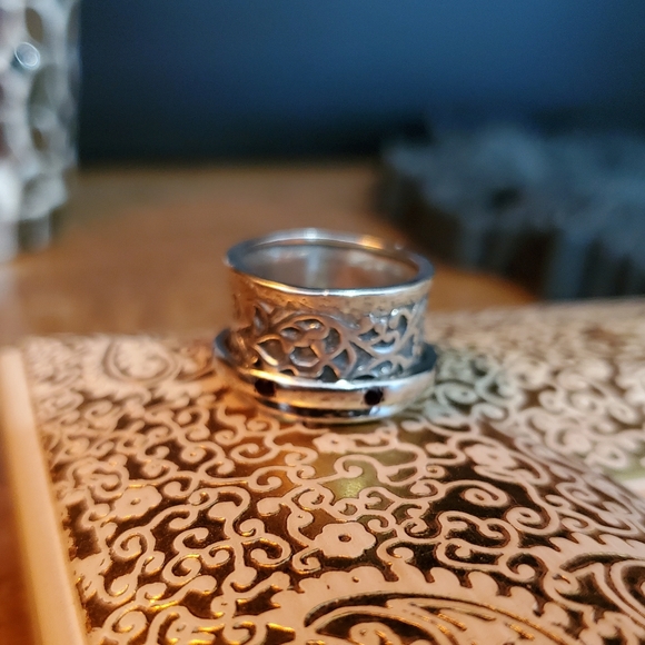 Didae Sterling Spinner Band Ring with Garnets Size 7 ⬇️PRICE DROP⬇️ - Picture 5 of 16